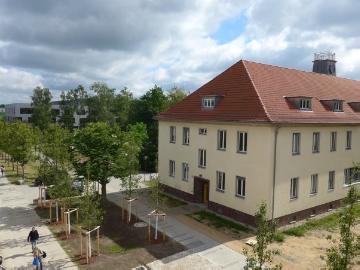 Blick auf Haus 3 auf dem Campus Kiepenheuerallee