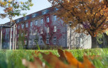 Campus Haus 2 im Herbst